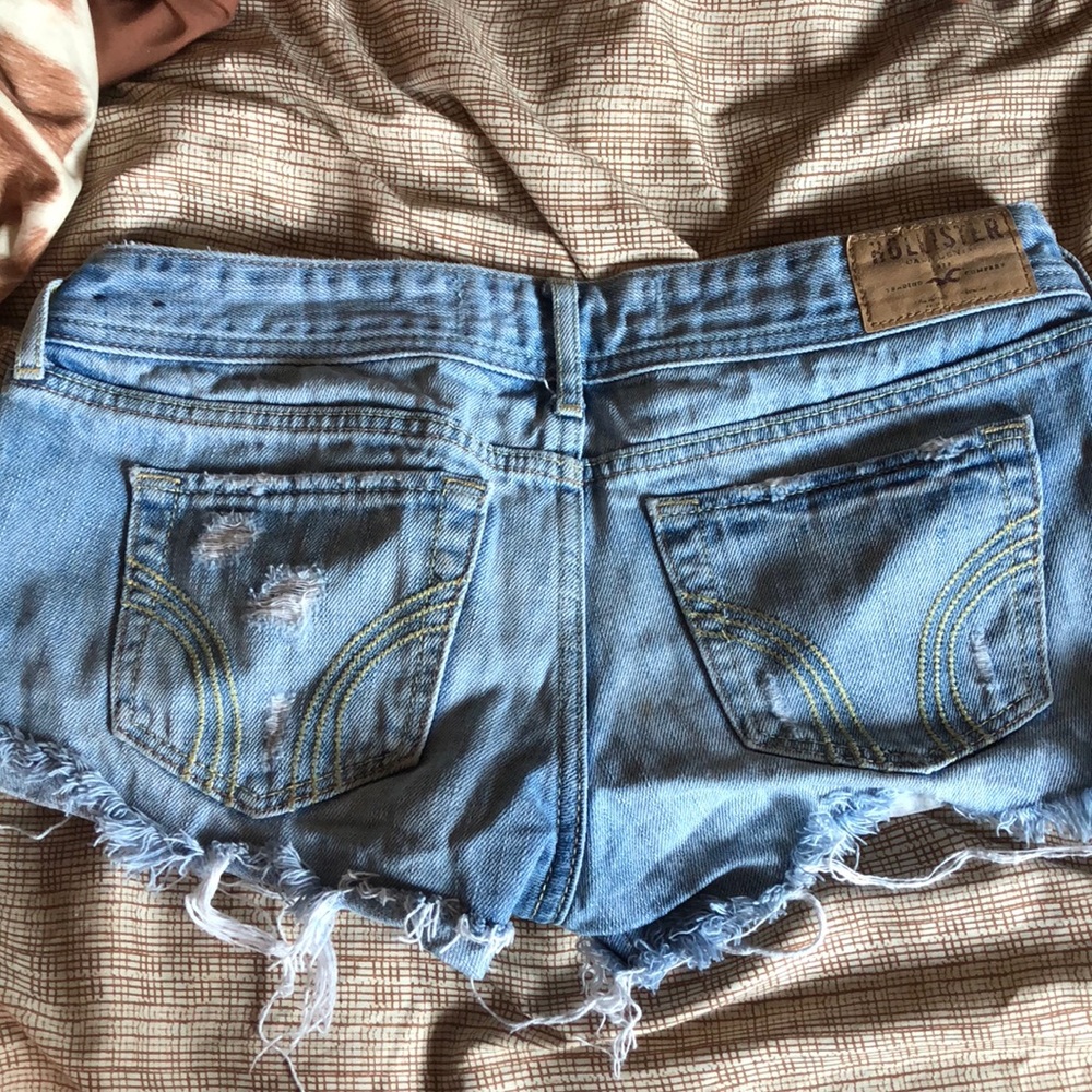 Shorts - Picture 2 of 3